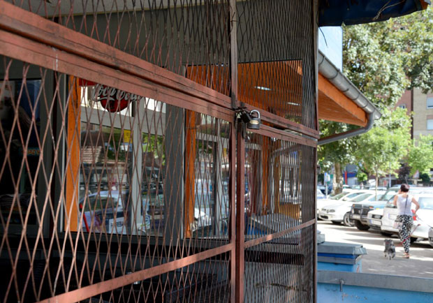 ТАКСЕ ИЗ ПРИШТИНЕ ЗАКЉУЧАЛЕ СЕВЕР КОСМЕТА: Привредници затворили објекте